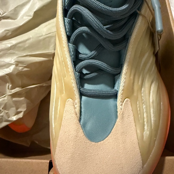 adidas YZY QNTM Box with Black Text